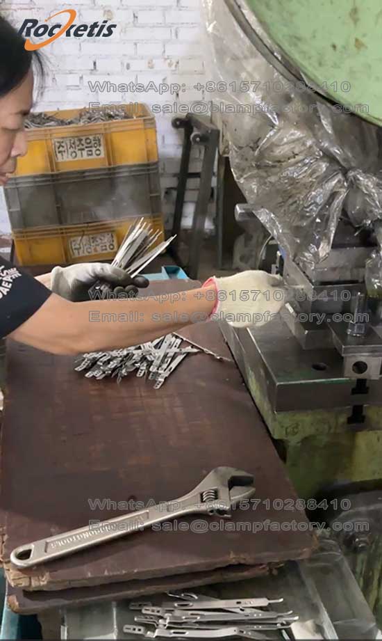 Abrazadera de oreja única continua en acero inoxidable 304 sin escalones para mangueras industriales 3